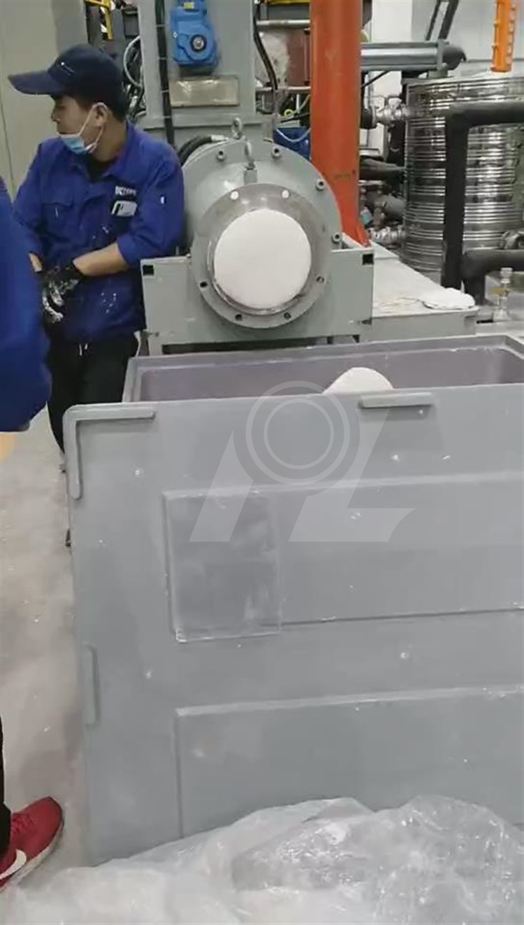 2，上料，捏合精煉